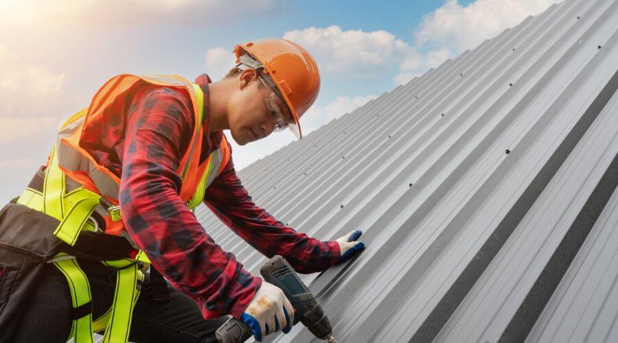 Professional gutter cleaning in Georgetown, IN